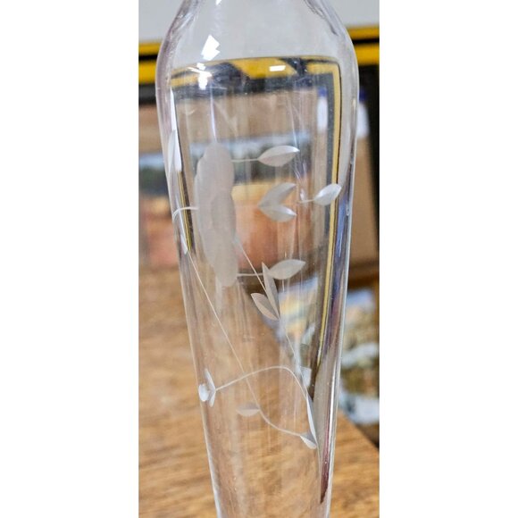 Vintage Etched Glass Bud Vase With Floral Design & Flared Rim - Elegant Home Déc - Picture 2 of 5